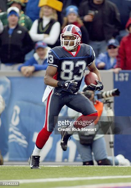 Lee Evans of the Buffalo Bills carries the ball during the game against the Green Bay Packers on November 5, 2006 at Ralph Wilson Stadium in Orchard...