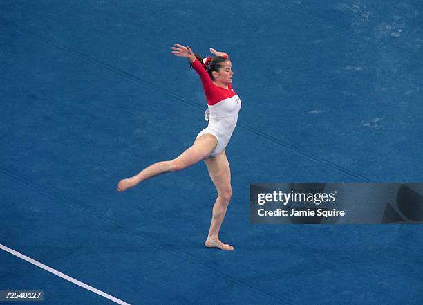 Elise Ray of the United States performs on the floor during the Womens All-around at the Sydney 2000 Summer Olympics at the Sydney Superdome in...