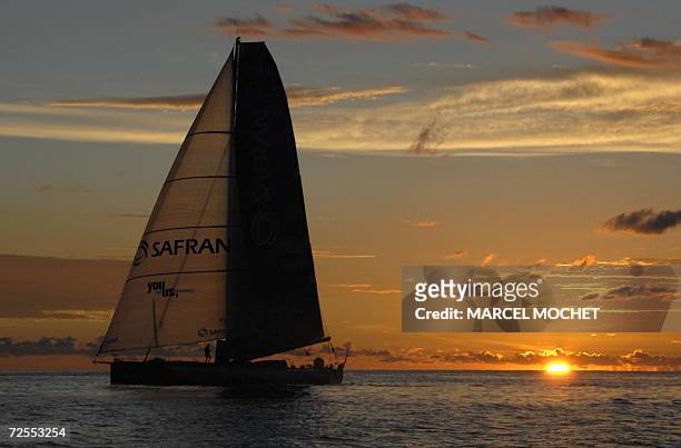 Pointe-a-Pitre, FRANCE : French sailor Marc Guillemot skipped his Imoca class monohull "Safran", 15 November 2006, as he arrives 7th at...