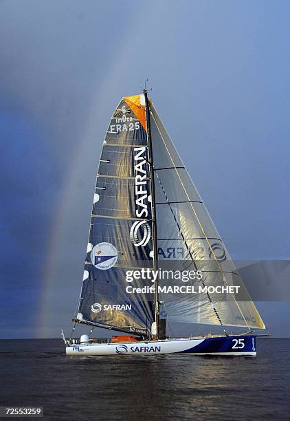 Pointe-a-Pitre, FRANCE : French sailor Marc Guillemot skipped his Imoca class monohull "Safran", 15 November 2006, as he arrives 7th at...