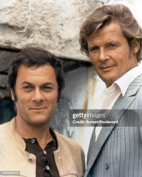 Tony Curtis and Roger Moore in a promotional portrait for the TV series , 'The Persuaders!', circa 1971.