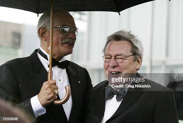 Russian director Nikita Mikhalkov and British director and jury president Alan Parker pose for a picture during the opening ceremony of the XXVI...