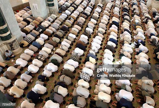 Muslims In Iraq Umm Al Qura Sunni Muslim Photos and Premium High Res Pictures - Getty ...
