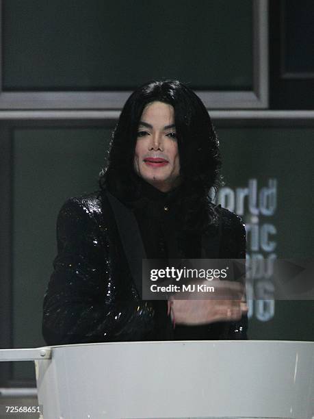 Singer Michael Jackson receives the Diamond Award on stage during the 2006 World Music Awards at Earls Court on November 15, 2006 in London.