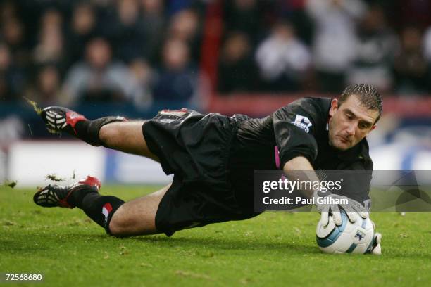 Russell Hoult of West Bromwich Albion in action during the Barclays Premiership match between Crystal Palace and West Bromwich Albion at Selhurst...