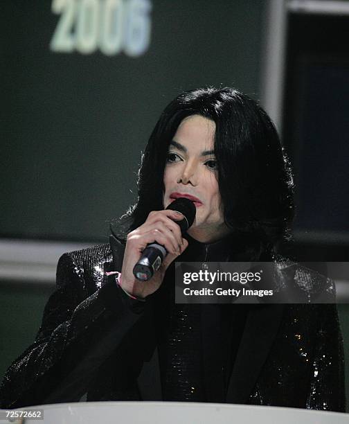Singer Michael Jackson recieves the Diamond Award on stage during the 2006 World Music Awards at Earls Court on November 15, 2006 in London.
