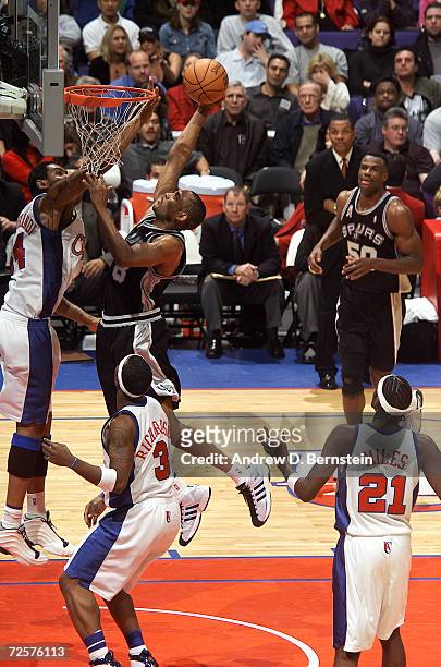 Steve Smith of the San Antonio Spurs goes to the basket against Michael Olowokandi of the Los Angeles Clippers during their game at Staples Center in...