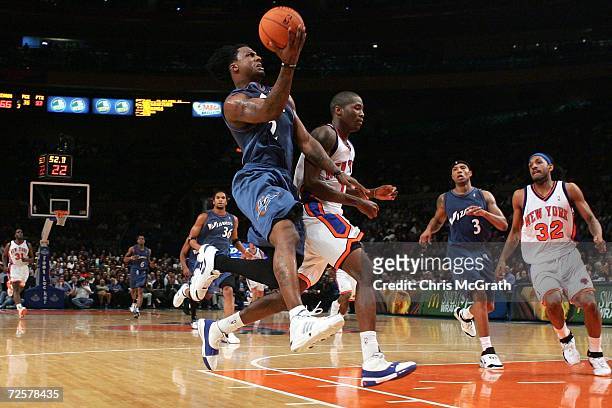 DeShawn Stevenson of the Washington Wizards drives past Jamal Crawford the New York Knicks on November 15, 2006 at Madison Square Garden in New York...