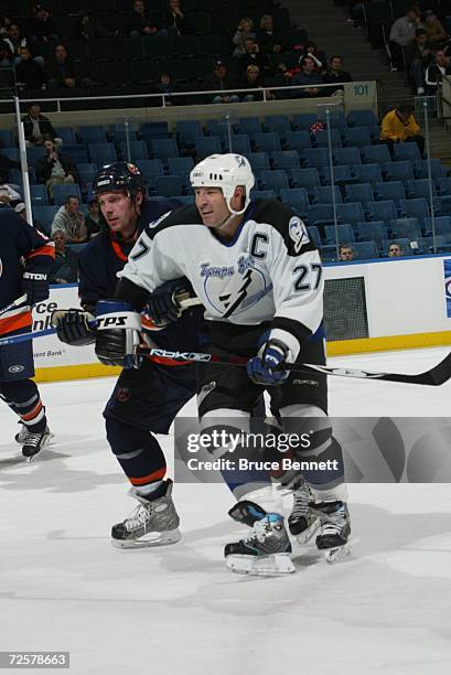 Tim Taylor of the Tampa Bay Lightning skates against the New York Islanders on November 6, 2006 at the Nassau Coliseum in Uniondale, New York. The...