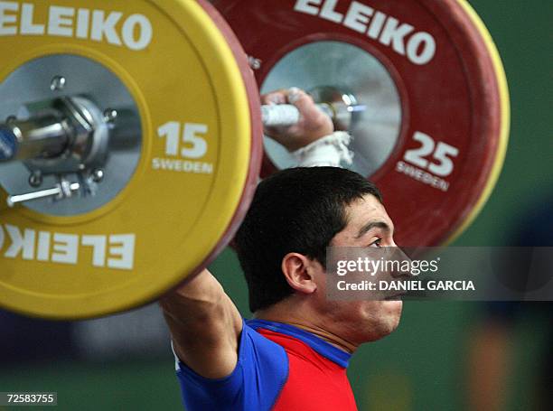 Buenos Aires, ARGENTINA: El chileno Jaime Iturra gana la medalla de plata en 56 Kg Arranque en los VIII Juegos Sudamericanos en Buenos Aires, el 16...