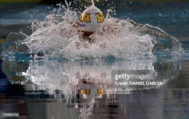 Buenos Aires, ARGENTINA: El brasileno Eduardo Fischer gana la medalla de oro en los 50m Pecho con un tiempo de 28.69, el 16 de noviembre de 2006...