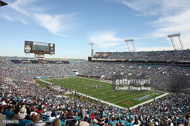 An overall view as the Houston Texans take on the Jacksonville Jaguars on November 12, 2006 at Alltel Stadium in Jacksonville, Florida. The Texans...