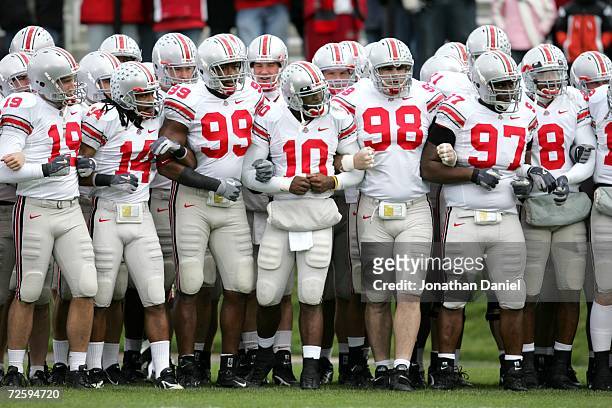 Quarterback Troy Smith of the Ohio State University Buckeyes huddles with his teammates during the game against the Northwestern University Wildcats...
