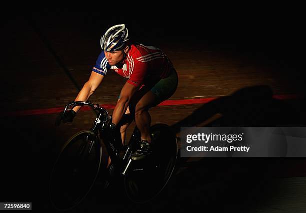 Craig McLean of Great Britain warms up for the mens sprint during day two of the 2006 UCI Track Cycling World Cup at the Dunc Gray Velodrome November...