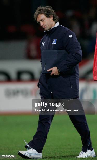 Headcoach Thomas Doll of Hamburg gesticulates during the Bundesliga match between FSV Mainz 05 and Hamburger SV at the stadium am Bruchweg on...