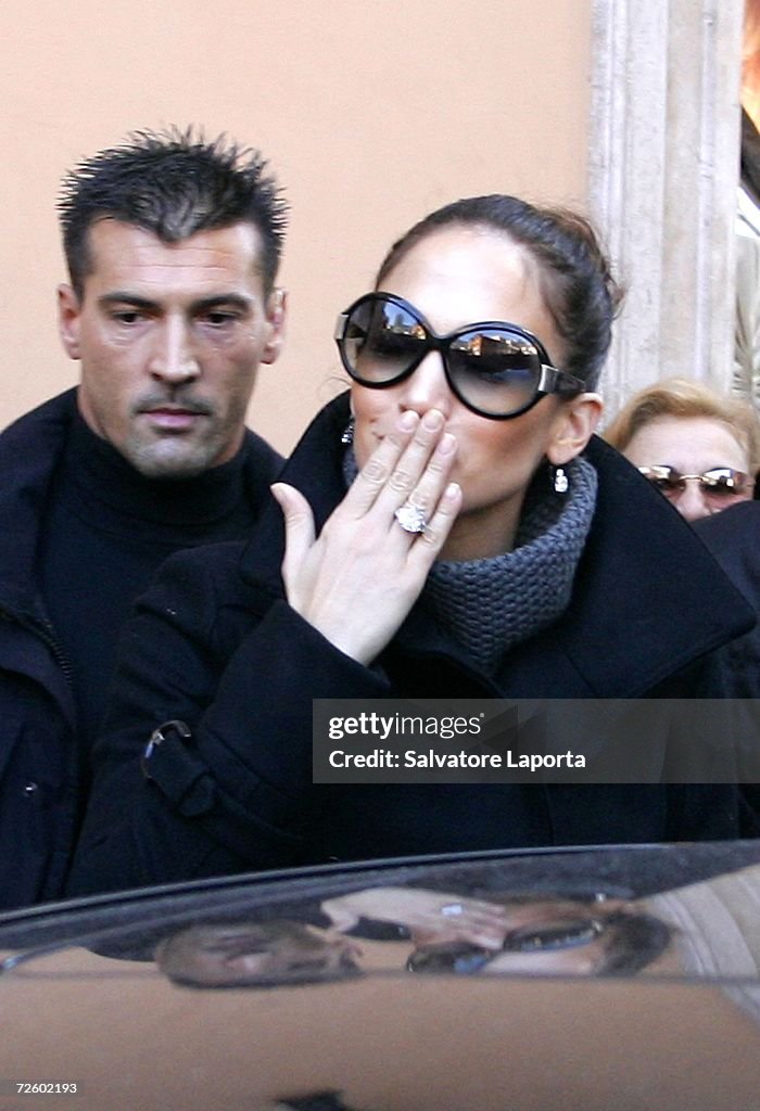 Newlyweds Tom Cruise And Katie Holmes in Italy