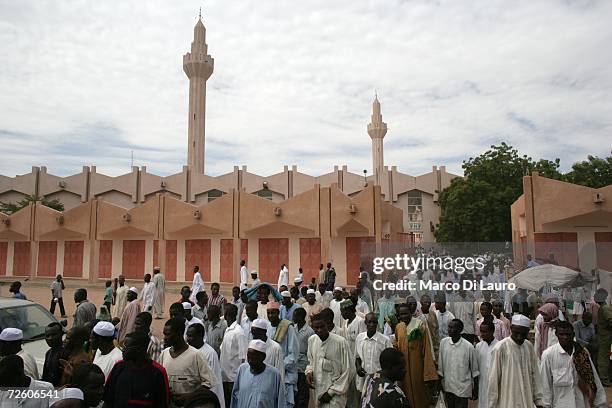 Chad Islam Ritual 6.952 Main Mosque Stock Photos, High-Res Pictures, and Images - Getty ...