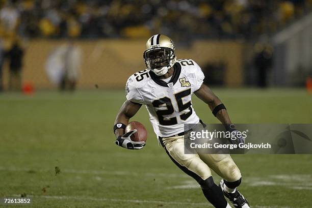 Running back Reggie Bush of the New Orleans Saints in action against the Pittsburgh Steelers at Heinz Field on November 12, 2006 in Pittsburgh,...