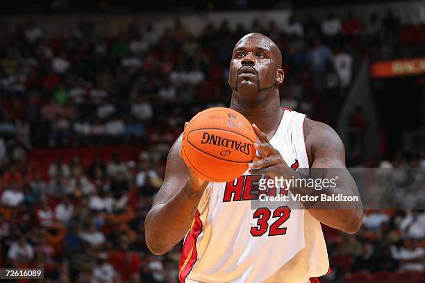 Shaquille O'Neal of the Miami Heat sets up for a shot against the Houston Rockets on November 12, 2006 at American Airlines Arena in Miami, Florida....