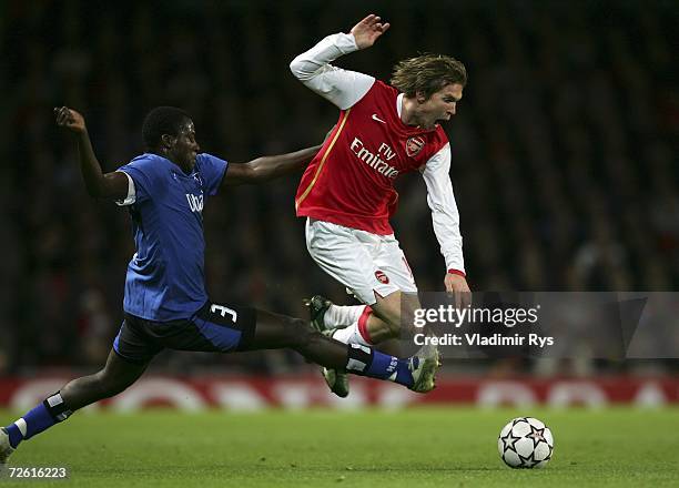 Alexander Hleb of Arsenal competes for the ball with Thimothee Atouba of Hamburg SV during the UEFA Champions League Group G match between Arsenal...