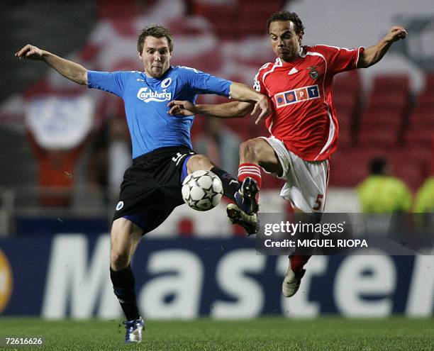 Benfica?s player Brazilian Leonardo Bastos "Leo" vies with FC Copenhagen's Michael Silberbauer during their UEFA Champions League group F football...