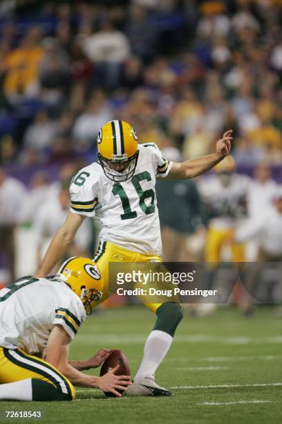 Kicker Dave Rayner of the Green Bay Packers kicks a field goal during the game against the Minnesota Vikings on November 12, 2006 at the Metrodome in...