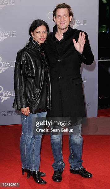 Actor Thomas Heinze and Jackie Brown attend the German premiere to "Casino Royale" at the CineStar November 21, 2006 in Berlin, Germany.