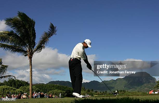 Tiger Woods tees off on the 12th hole during the first round of the PGA Grand Slam of Golf on November 21, 2006 at the Poipu Bay Golf Course in Poiu...