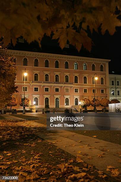 The Siemens headquarter on Wittelsbacher Platz is seen on November 19, 2006 in Munich, Germany. Five Siemens executives have been arrested in raids...