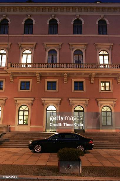 The Siemens headquarter on Wittelsbacher Platz is seen on November 20, 2006 in Munich, Germany. Five Siemens executives have been arrested in raids...