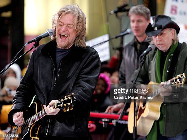 Musician Daryl Hall of the music group Hall & Oates performs on the NBC Today Show Toyota Concert Series on November 22, 2006 in New York City.