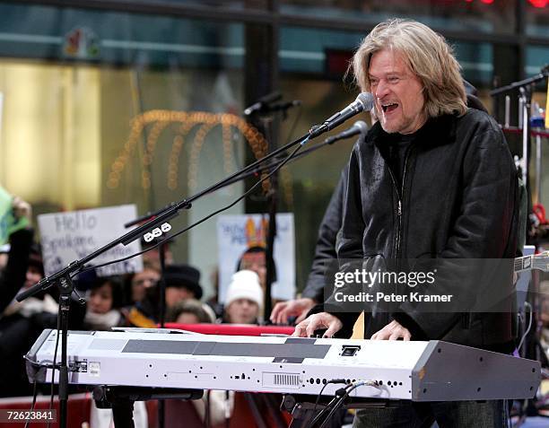 Musician Daryl Hall of the music group Hall & Oates performs on the NBC Today Show Toyota Concert Series on November 22, 2006 in New York City.