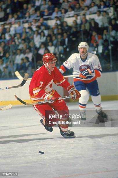 American hockey player Joe Mullen of the Calgary Flames chases the puck during a agme against the New York Islanders, November 1988.