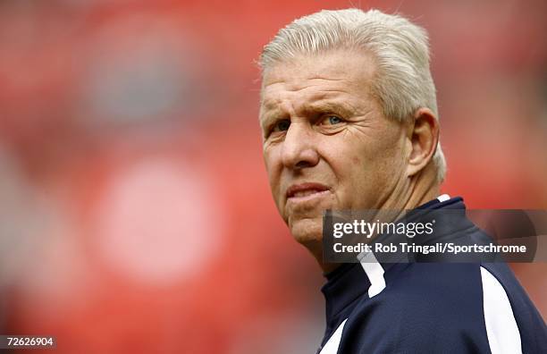 Head Coach Bill Parcells of the Dallas Cowboys looks on against the Washington Redskins on November 5, 2006 at FedEx Field in Landover, Maryland. The...