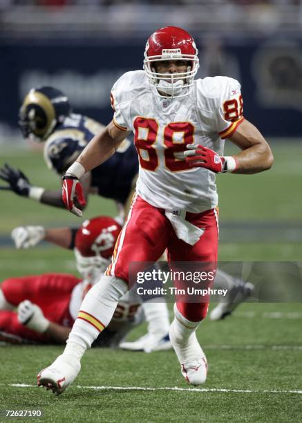 Tight end Tony Gonzalez of the Kansas City Chiefs runs down field in a game against the St. Louis Rams at Edward Jones Dome on November 5, 2006 in...