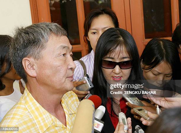 Kuala Lumpur, MALAYSIA: Shaariibuu Setev, father of slain Mongolian model Altantuya Shaariibuu, talks to journalists outside the Malaysian High Court...