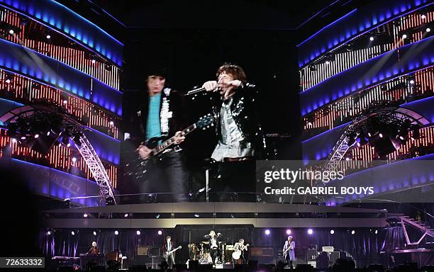 Los Angeles, UNITED STATES: Mick Jagger and Ron Wood are seen on a giant screen during the Rolling StoneS' concert at the Dodgers' Stadium in Los...