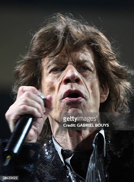 Los Angeles, UNITED STATES: Mick Jagger performs during the Rolling Stones' concert at the Dodgers' Stadium in Los Angeles, 22 November 2006. AFP...