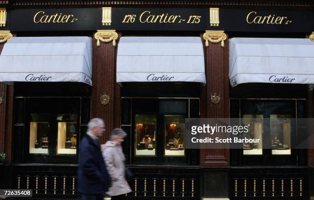 People walk past the Cartier store in Bond Street on November 23, 2006 in London, England. The price of Gold in London steadied in quiet trade ahead...