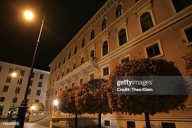 The Siemens headquarter on Wittelsbacher Platz is seen on November 19, 2006 in Munich, Germany. Five Siemens executives have been arrested in raids...