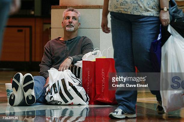 Dan Aldrich takes a break from shopping at the Baybrook Mall, November 24, 2006 in Friendswood, Texas. Alrich arrived at the mall at 4:30am and said,...