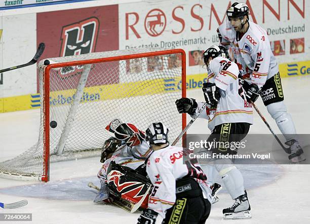 Levente Szuper of Duisburg holds the puck during the DEL Bundesliga match between Hanover Scorpions and Fuechse Duisburg at the TUI Arena on November...