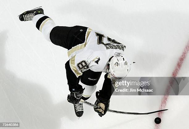 Sidney Crosby of the Pittsburgh Penguins warms up before playing the New York Islanders during their game on November 24, 2006 at Nassau Coliseum in...