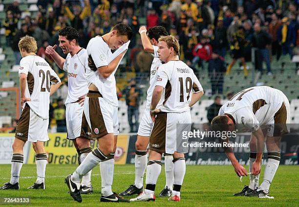 The Team of St. Pauli look frustrated after the match during the Third League match between Dynamo Dresden and FC St.Pauli at the Rudolf-Harbig...