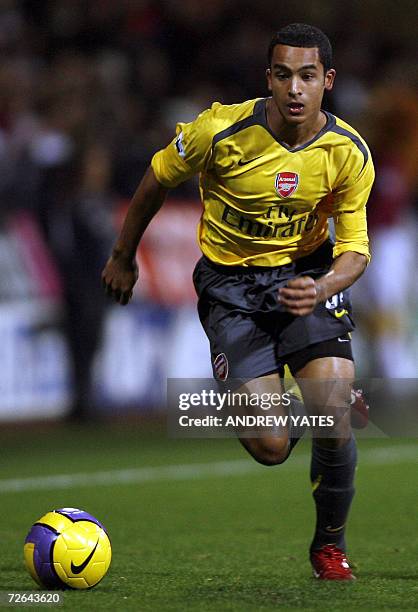 Bolton, UNITED KINGDOM: Arsenal's Theo Walcott runs towards the ball during the English Premiership football match against Bolton Wanderers at The...