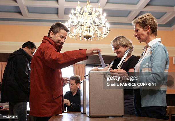 Swiss citizen casts his vote during a referendum on a one-billion-Swiss franc grant for the European Union's 10 new members, 26 November 2006 in...