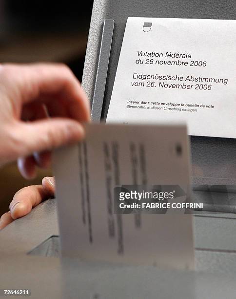 Swiss citizen casts his vote during a referendum on a one-billion-Swiss franc grant for the European Union's 10 new members, 26 November 2006 in...