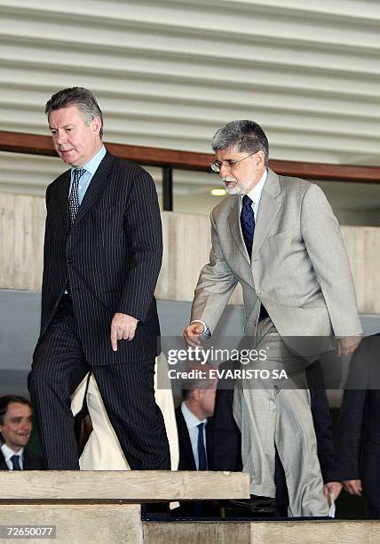 Brazil's Foreign Affairs Minister Celso Amorim and his Belgian counterpart Karel De Gucht, arrive at Itamaraty palace in Brasilia, 21 November 2006....