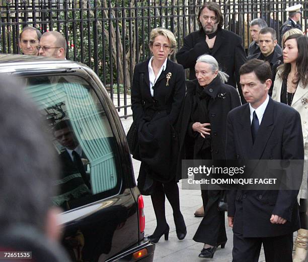 The widow of French actor Philippe Noiret, Monique Chaumette and their daughter Frederique, follow Noiret's coffin as they arrive at Sainte-Clotilde...