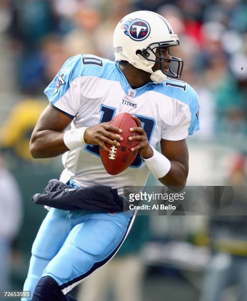 Vince Young of the Tennessee Titans looks to pass the ball during the game against the Philadelphia Eagles on November 19, 2006 at Lincoln Financial...